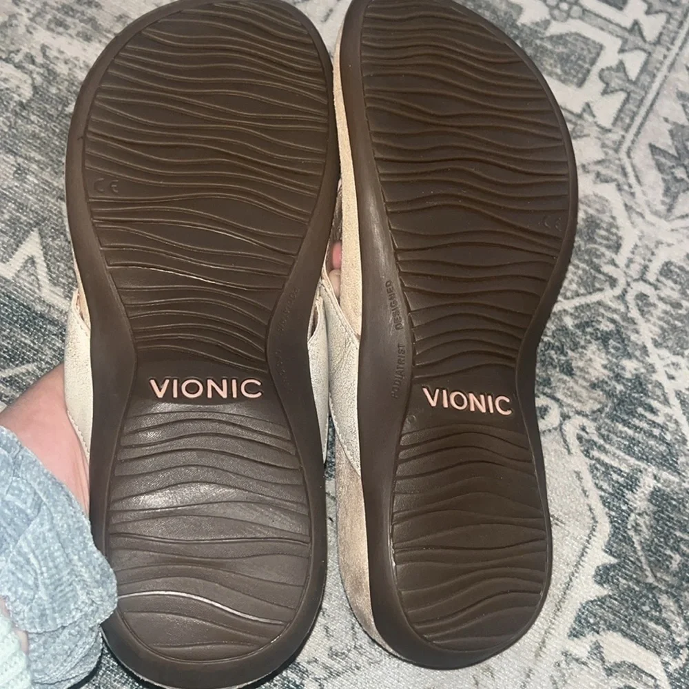 Vionic women’s Elena pink gold sandals size 10